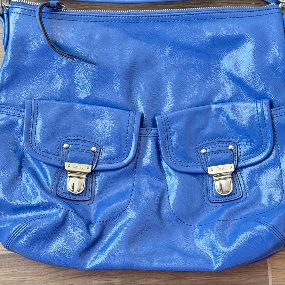 COACH F23401 Periwinkle Daisy Liquid Gloss Pocket Hobo Bag